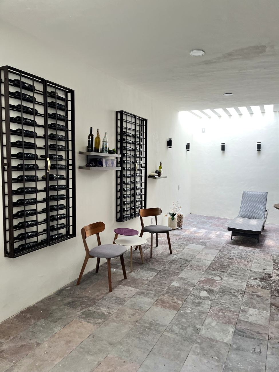 Sala con cava de la casa